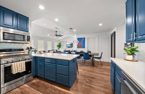Bouldin House | CasaVilla: Downtown/Pool/Golf Green/18+Guests