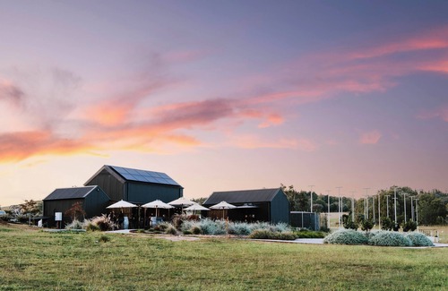 Budgee Budgee Villa | Cascade - Luxe 2-bedroom villa at Small Batch Brewery & Hop Farm on 40 acres