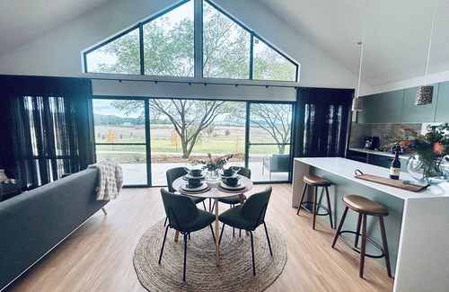 Budgee Budgee Villa | Cascade - Luxe 2-bedroom villa at Small Batch Brewery & Hop Farm on 40 acres