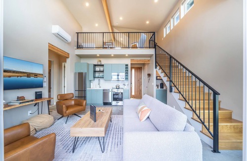 Powell Butte House | Cascade Vista │Golf Cart + E-bikes I Sleeps 4+ 2 kids I Hot Tub