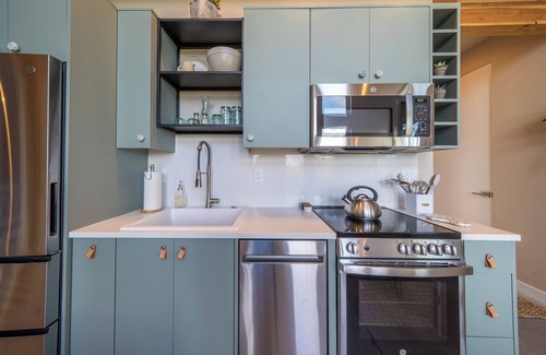 Powell Butte House | Cascade Vista │Golf Cart + E-bikes I Sleeps 4+ 2 kids I Hot Tub