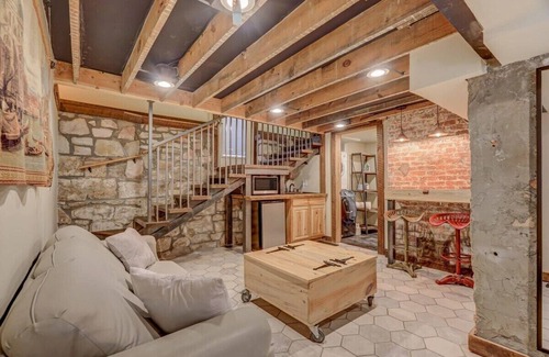 Old North End Villa | Cascading Manor! Mansion & Guesthouse w Fire Pit