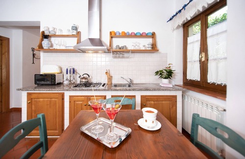 Nozanno Apartment | Casetta di Butia, Glicine apartment with pool