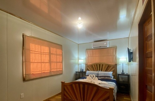 Placencia House | Cashew Tree Cabana-Small Cosy, Close to the Beach.