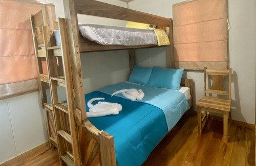 Placencia House | Cashew Tree Cabana-Small Cosy, Close to the Beach.