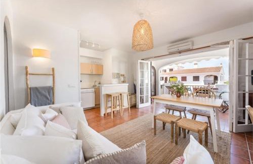 Cala en Porter Apartment | Casita al lado de la playa con piscina y jardines en Menorca