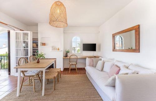 Cala en Porter Apartment | Casita al lado de la playa con piscina y jardines en Menorca