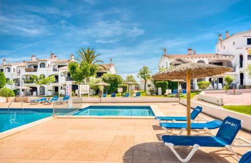 Cala en Porter Apartment | Casita al lado de la playa con piscina y jardines en Menorca