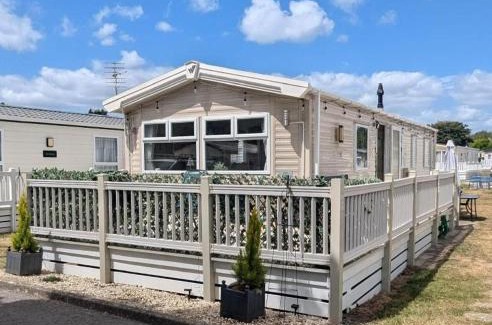 New Forest District House | Casita De Cuervo at Shorefield Park - WIFI - Pet Friendly - Passes Included