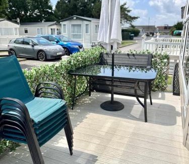 New Forest District House | Casita De Cuervo at Shorefield Park - WIFI - Pet Friendly - Passes Included