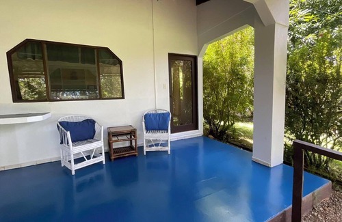 Ciudad Cortes Cabin | Casita Familiar Blue, apto para tus mascotas. Totalmente rodeado de naturaleza.