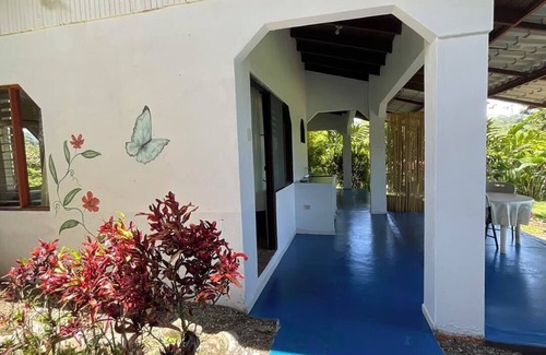 Ciudad Cortes Cabin | Casita Familiar Blue, apto para tus mascotas. Totalmente rodeado de naturaleza.