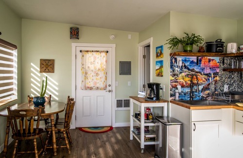 Bluff House | Casita on the Hill in Bluff- Sunrise Views!