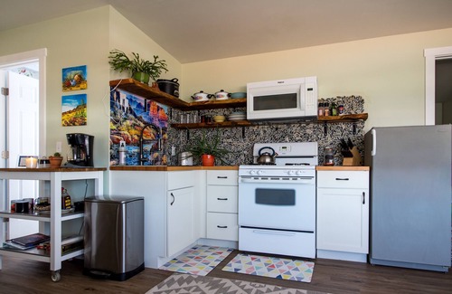 Bluff House | Casita on the Hill in Bluff- Sunrise Views!