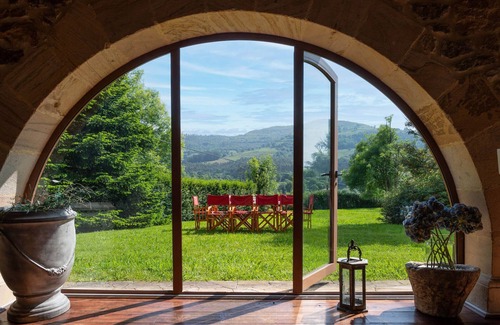 Hornedo House | CASONA LOS FRESNOS, A JEWEL IN THE HEART OF CANTABRIA.