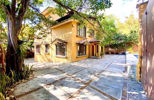 Palmira House | Casona Palmira. Es Privada, Amplia, Bien Ubicada con Alberca y Servicios