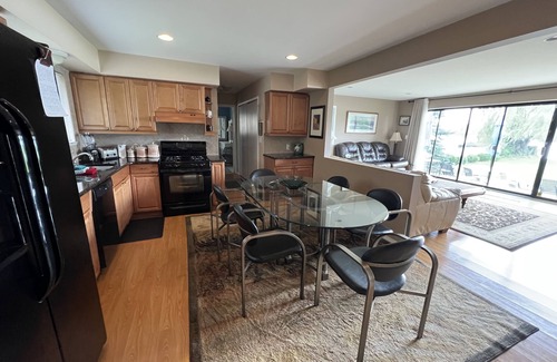 Waterford House | Cass Lk Lakefrnt 3 BR Home; Add'l 3BR Home next dr add'l bking 15 min. to Bham