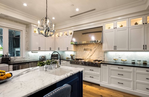 Tarzana Villa | Cassandra - Tarzana Contemporary Villa with Saltwater Pool & Theater