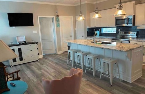 Crystal Beach House | Castawaves- 2 bedroom 2 bath steps from the beach dog friendly
