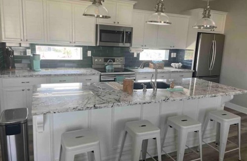 Crystal Beach House | Castawaves- 2 bedroom 2 bath steps from the beach dog friendly