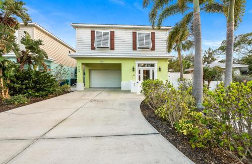 Holmes Beach House | Castaway Cottage