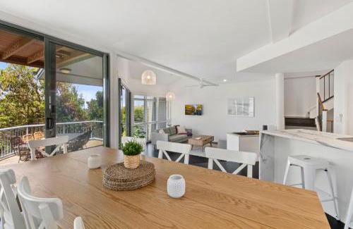 Castaways Beach Apartment | Castaway Cove Beachfront Home by Stay Noosa
