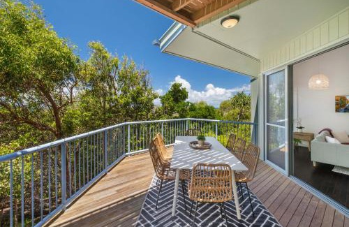 Castaways Beach Apartment | Castaway Cove Beachfront Home by Stay Noosa