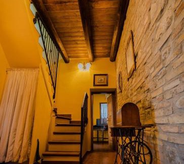 Mosciano Sant'Angelo Bed & Breakfast | Castello di Petecciano B&B