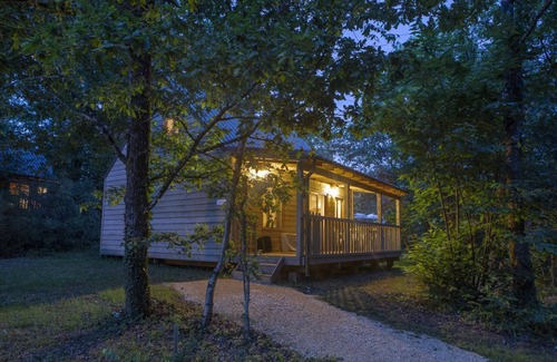 Biron Ski Chalet | Castelwood: comfortable ecological chalets with swimming pool in the Dordogne.