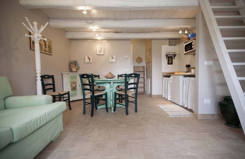 Torre de' Passeri Apartment | "Castle" apartment with one double room and two single beds