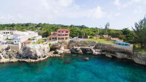 West End Villa | Castle Cove -Ocean Front Villa
