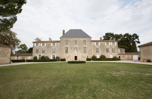 Saint-Gervais House | Castle life in the middle of the vineyards compostelle room