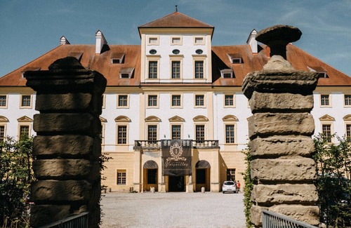 Aurolzmunster Apartment | Castle Near Spas and Golf I Breakfast Included