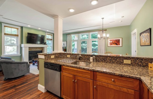 Proctorsville Condo | Castle Retreat – Pool, Spa & Mountain Adventures