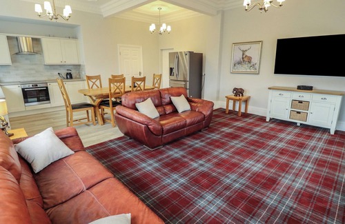 Nettleton Cottage | CASTLE TOP HAVEN, luxury holiday cottage, with hot tub in Caistor