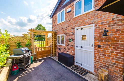 Tarporley Cottage | Castle View - a lovely house sleeping 2 guests in 1 bedroom