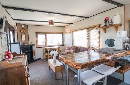 Cloughton Cottage | CASTLE VIEW CABIN, family friendly, with a garden in Cloughton