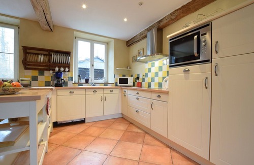 Harre Cottage | Castle wing situated in the heart of a quiet and green paradise