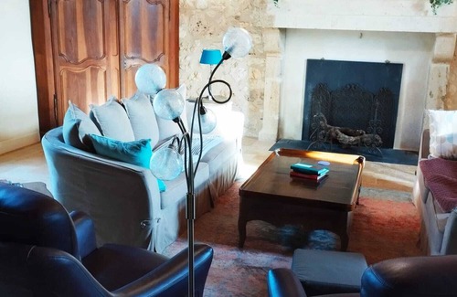 Juillac Other | Castle with 4 bedrooms and WiFi, AC in welcoming Juillac next to Saint Emilion