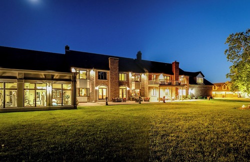 Grimsby Other | Castle with Great Views: GTA Skyline & Modern Cities & Nature Mountains & Beach