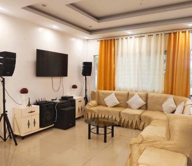 Valencia House | Castro's Hideway Residence