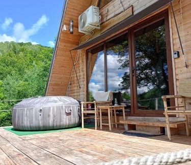 Blajeni Ski Chalet | Casuta dintre nuci