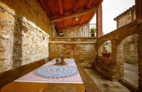 Gargalla Cottage | Catalan farmhouse of the seventeenth century rehabilitated everything and preserve its essence.