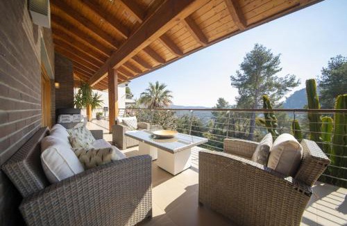 Torrelles de Llobregat Villa | Catalunya Casas Infinity pool and views 20min to Barcelona
