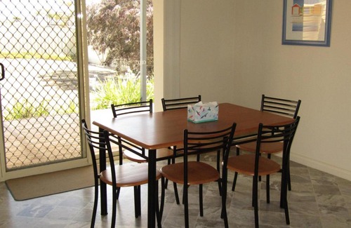 Para Wurlie House | Catch N Relax