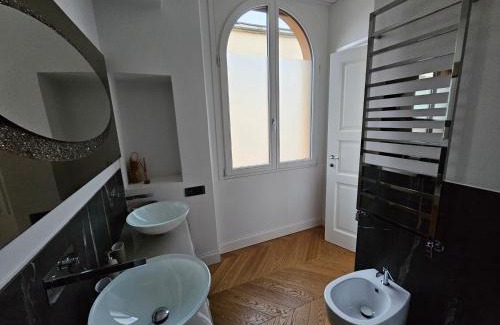 San Lorenzo Apartment | Caterina de' Medici luxury attic with terrace and parking