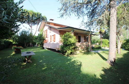 Ronchi House | Caterina - Holiday home at 950m from the Sea in pine forest, 6 People, WIFI, Garden