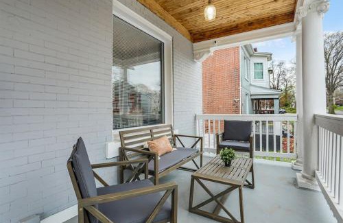 St. Louis House | Cates New Large Family Vacation Home Hot Tub Games Pets
