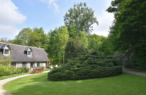 Crasville-la-Rocquefort House | Causette Normandie 15 min from Veule-Les-Roses and the beaches. Kids Friendly