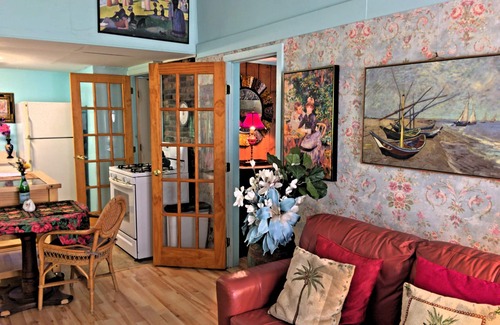 Malletts Bay Cottage | Causeway Bike Path steps away with Water access and Kayaks.